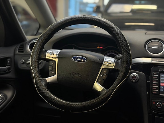 Ford S-MAX 9 of 26