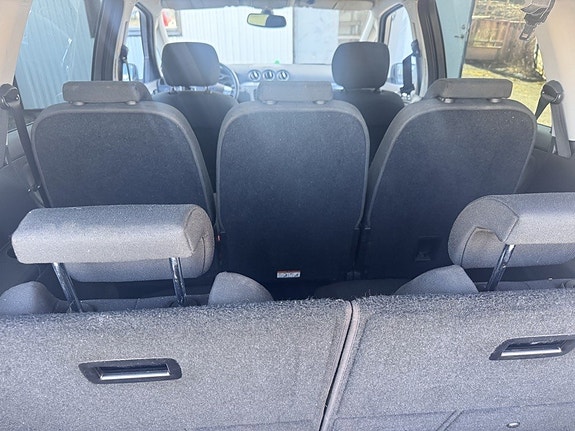 Ford S-MAX 8 of 8