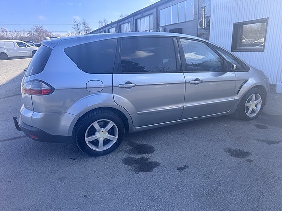 Ford S-MAX 2 of 8
