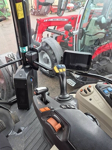 Massey Ferguson MF 6713 S DYNA VT 10 of 12