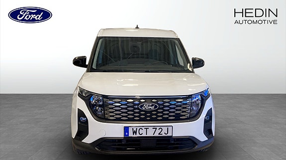 Ford Transit Courier 8 of 9
