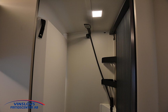 Adria Action 391 LH 8 of 13