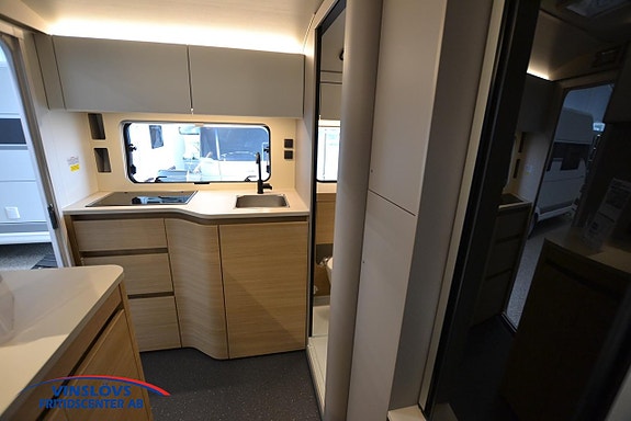 Adria Action 391 LH 4 of 13