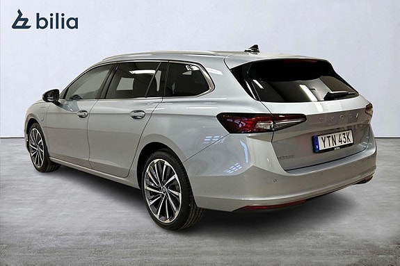 Skoda Superb 2 of 5