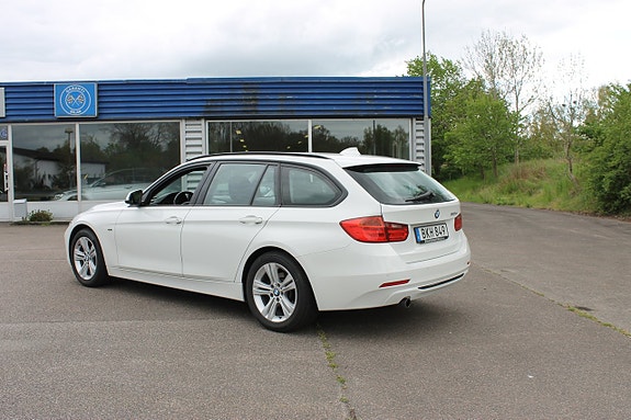 BMW 320 3 of 5