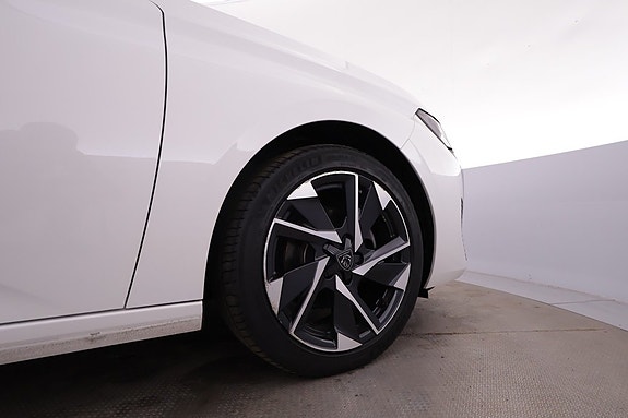 Peugeot 308 4 of 5