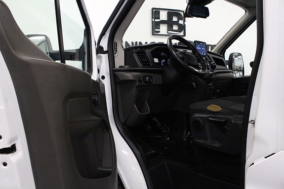 Ford Transit 11 of 24