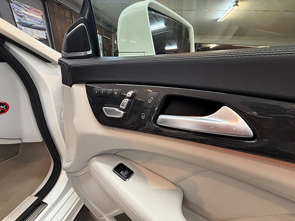 Mercedes-Benz CLS350 12 of 24