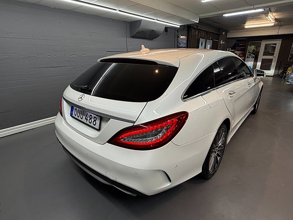 Mercedes-Benz CLS350 5 of 5