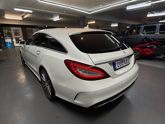 Mercedes-Benz CLS350 4 of 5