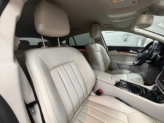 Mercedes-Benz CLS350 11 of 24