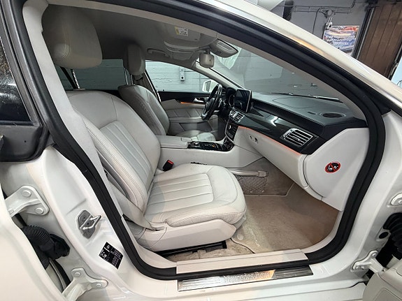 Mercedes-Benz CLS350 10 of 24