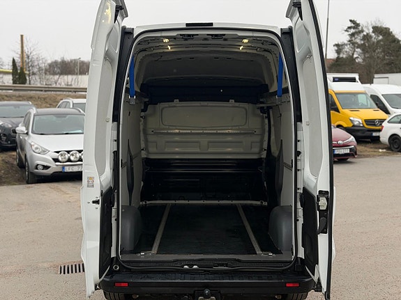 Nissan NV300 15 of 19