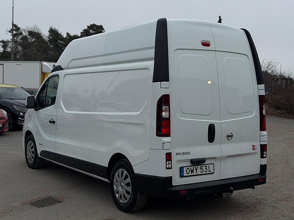 Nissan NV300 17 of 19