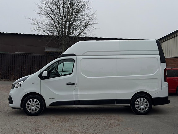 Nissan NV300 5 of 5