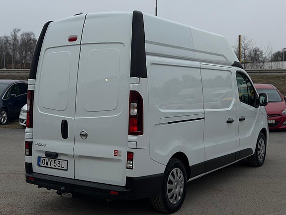 Nissan NV300 16 of 19
