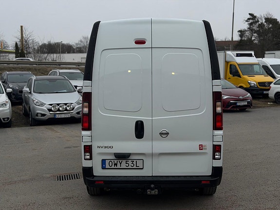 Nissan NV300 18 of 19