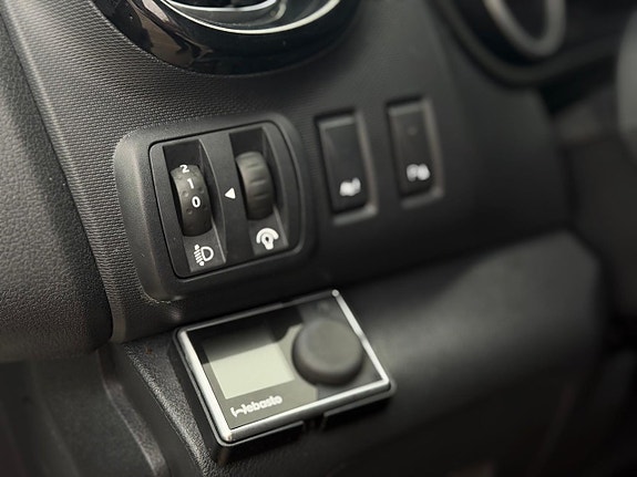 Nissan NV300 13 of 19