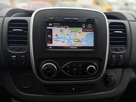 Nissan NV300 7 of 19