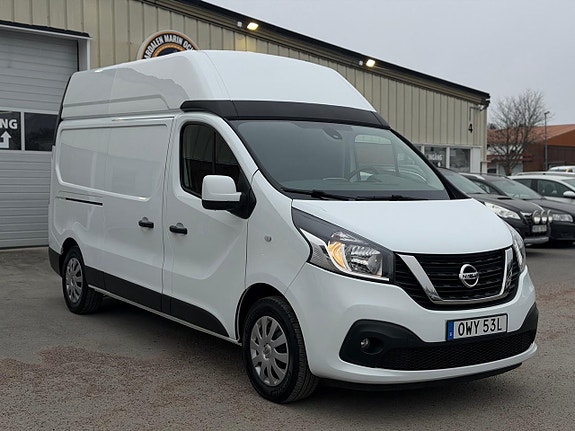 Nissan NV300 2 of 5