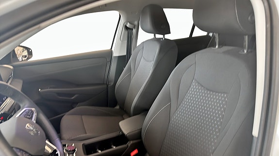 Volkswagen T-Roc 8 of 12