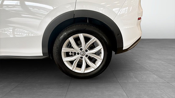 Volkswagen T-Roc 6 of 12