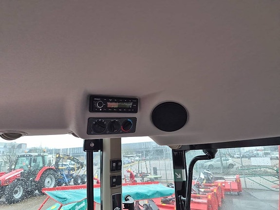 Massey Ferguson MF 4708M CAB ESSENTIAL 9 of 11