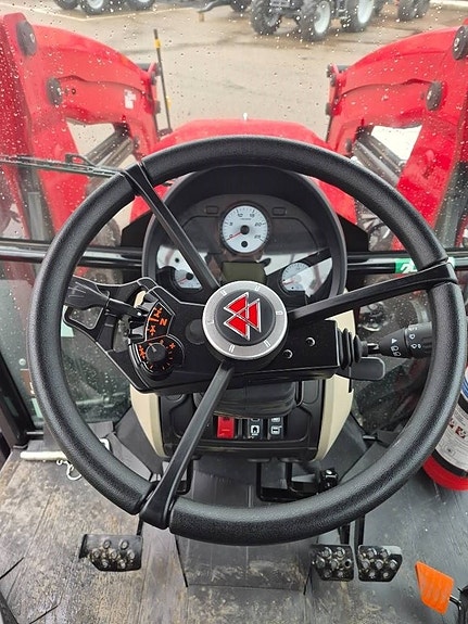 Massey Ferguson MF 4708M CAB ESSENTIAL 11 of 11