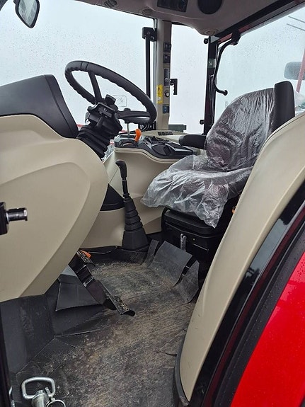 Massey Ferguson MF 4708M CAB ESSENTIAL 7 of 11