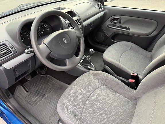 Renault Clio 16 of 16