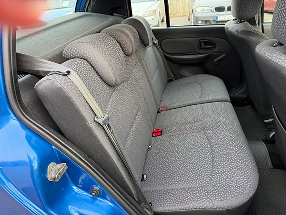 Renault Clio 13 of 16