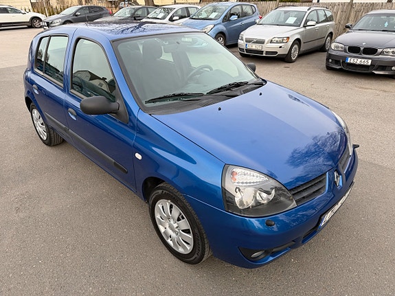 Renault Clio 8 of 16