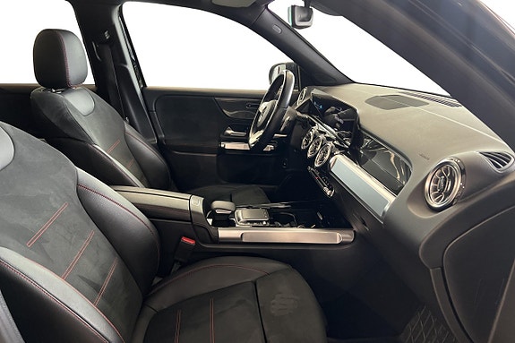 Mercedes-Benz GLB200 14 of 23
