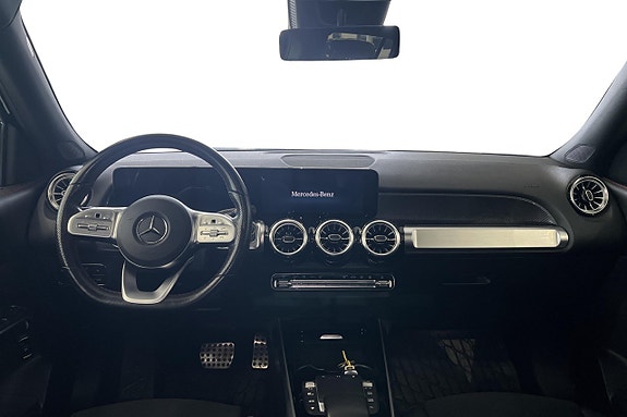 Mercedes-Benz GLB200 11 of 23