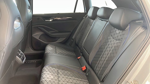 Volkswagen Passat 11 of 14