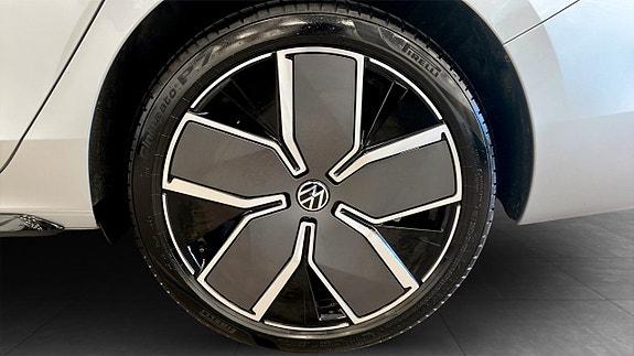 Volkswagen Passat 6 of 14