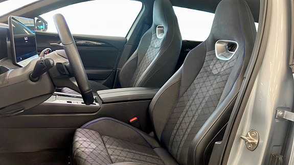 Volkswagen Passat 8 of 14
