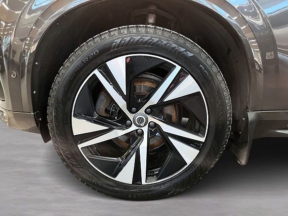 Volvo XC90 10 of 23