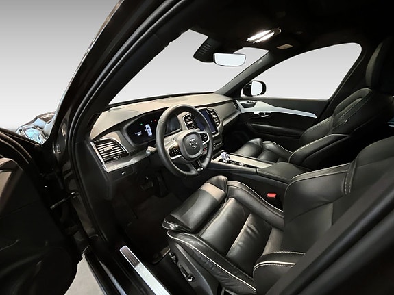 Volvo XC90 12 of 23