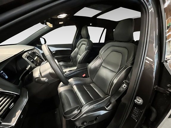 Volvo XC90 11 of 23