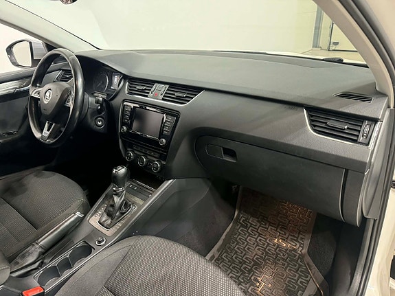 Skoda Octavia Scout 4 of 5