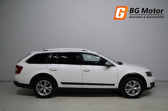 Skoda Octavia Scout 2 of 5