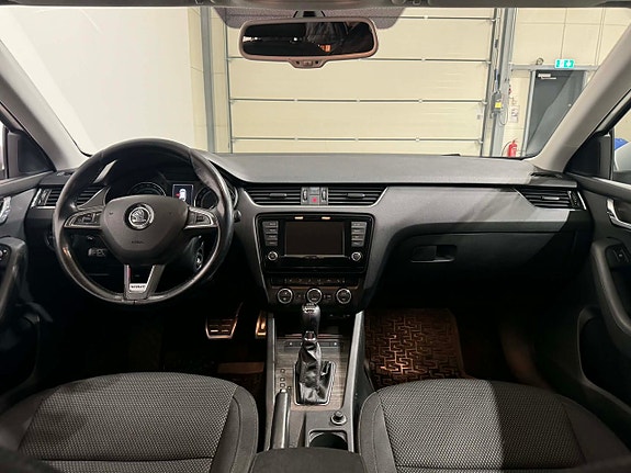 Skoda Octavia Scout 8 of 15