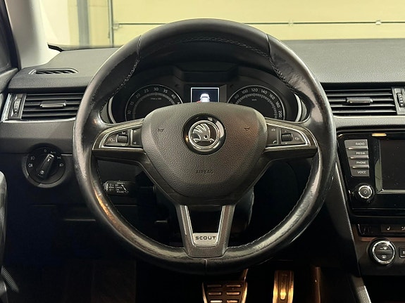 Skoda Octavia Scout 9 of 15