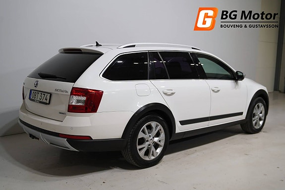 Skoda Octavia Scout 3 of 5