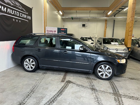 Volvo V50 3 of 5