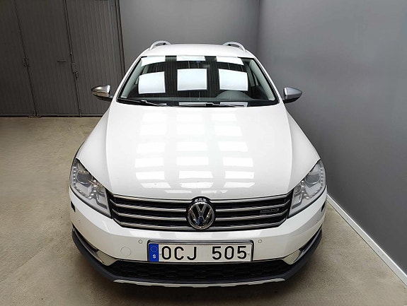 Volkswagen Passat Alltrack 3 of 5