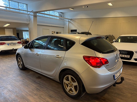 Opel Astra 2 of 5