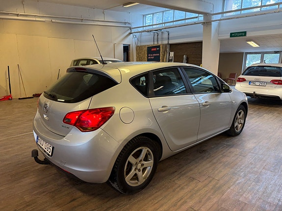 Opel Astra 3 of 5
