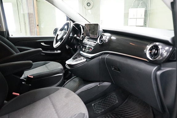 Mercedes-Benz V220 d 10 of 18
